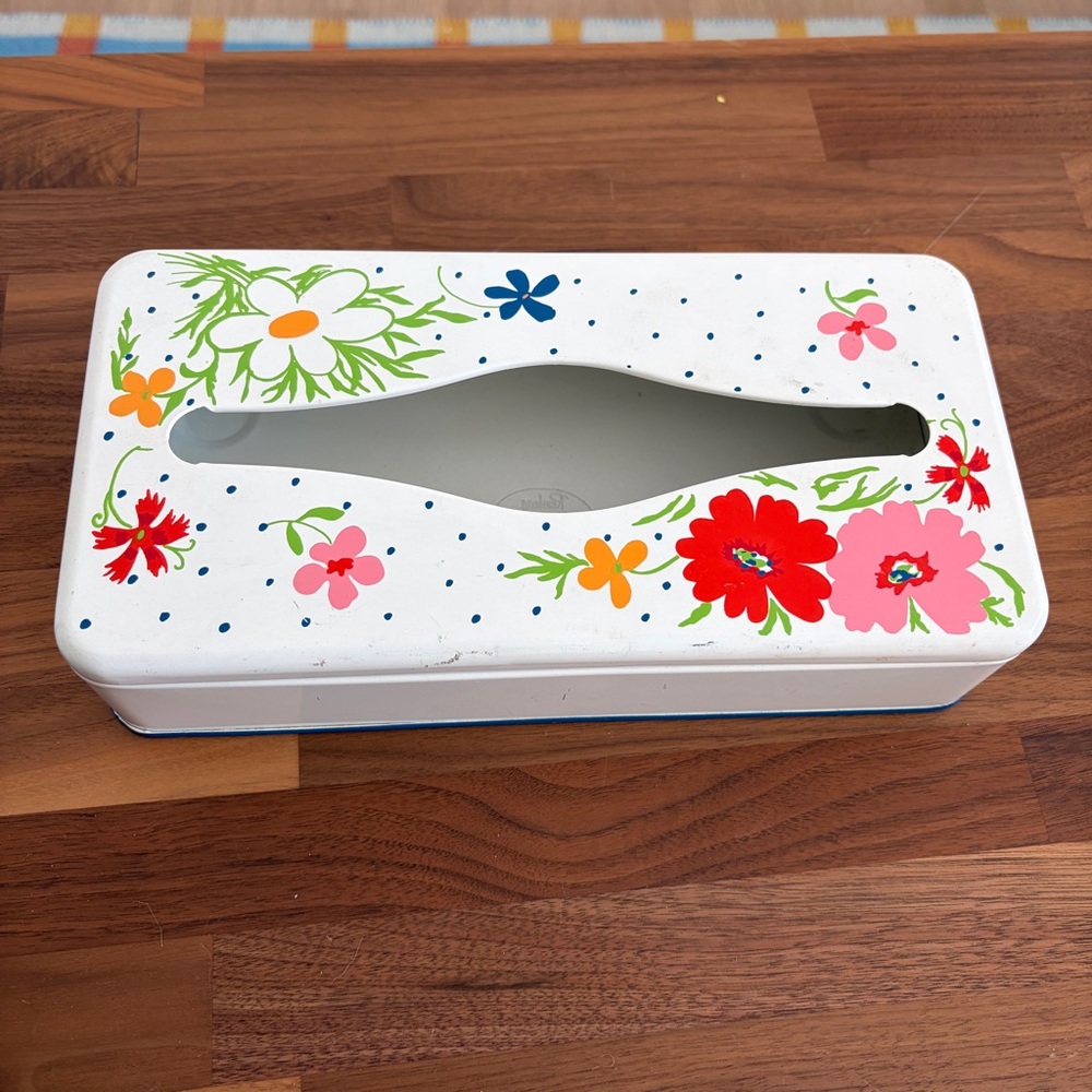 Vintage metal tissue holder